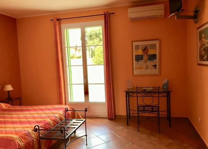 Du Vignoble Отель 3*